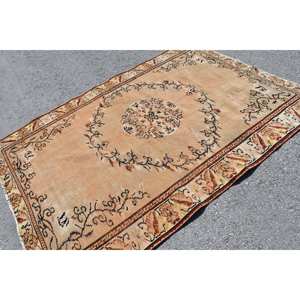 Alfombra turca Vintage Beige Marrón 5,5X8 pies Estilo clásico Tabriz Patrón rectangular de área grande para uso en sala de estar o dormitorio - Product Image 2