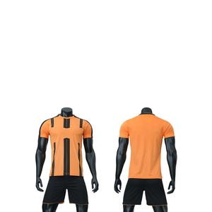 Ensemble de vêtements de football pour adultes avec impression personnalisée, dernières tendances, respirant, séchage rapide, 100% polyester, uniforme de football personnalisé pour équipe - Product Image 4