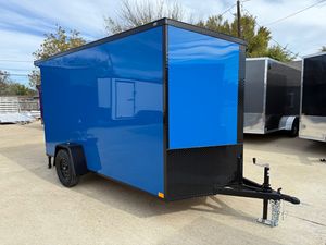 Remolque de Carga Cerrado Azul 7x18 con Punta en V, Doble Eje, Frenos Eléctricos, Remolque de Transporte Utilitario Blackout - Product Image 1