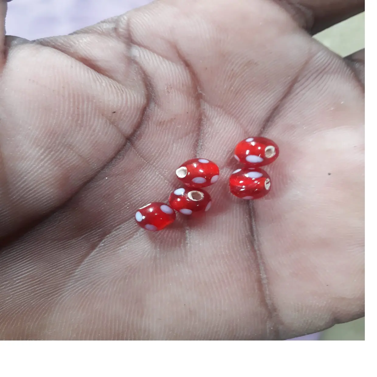 Manik-manik Kaca Polka Dotted Buatan Khusus Berukuran Mini 4 Mm dan Seterusnya Ideal untuk Dijual Kembali Oleh Toko Manik-manik dan Cocok untuk Perhiasan