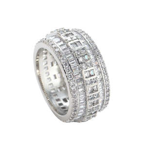 แหวนหมั้น SHREYA DIAM รุ่น Unisex Wide Iced Silver ชุบทองคำขาวและโรสโกลด์ ดีไซน์คลาสสิกแบบเต็มวง ประดับเพชรทรงกลมและทรงบาแกตต์ - Product Image 2