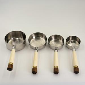 Tazas Medidoras de Acero Inoxidable 202 de Alta Pureza al por Mayor, Tazas Medidoras Multiusos Modernas y Creativas con Mango Clásico - Product Image 4