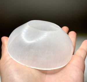 Bol de charge en sélénite Offre Spéciale naturelle, support de cristaux ronds, cristaux de guérison, cadeau pour amoureux de la maison - Product Image 5