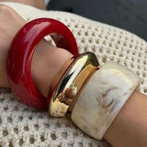 Bracelet élégant en résine avec copeaux d'agate incrustés, fait main, étanche, vintage, géométrique, unisexe, personnalisable, cadeau d'affaires, logo personnalisé - Product Image 2