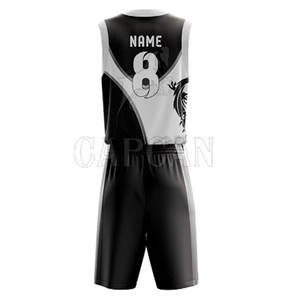 Ensemble d'uniformes de basket-ball pour hommes en polyester respirant 100% de Capcan International imprimé à manches courtes en vente - Product Image 2