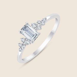 Bague en or massif 14 carats avec diamant de laboratoire taille émeraude scintillant de 0,6 carat, qualité F+-VS, pour usage quotidien, cadeau d'anniversaire - Product Image 3