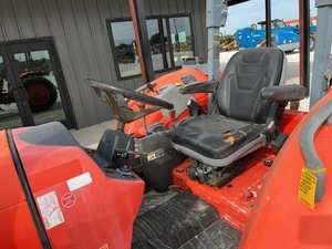 2013 pour Kubota M6060HD 4x4 tracteur agricole compact utilitaire avec noyau de pompe à moteur pour la gestion polyvalente des terres agricoles - Product Image 6