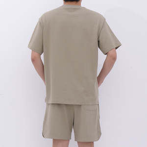 Fabricante de ropa de verano con logotipo personalizado para exteriores, ropa corta para hombre, traje de color puro, camiseta de dos piezas para adultos, conjunto de pantalones cortos - Product Image 3