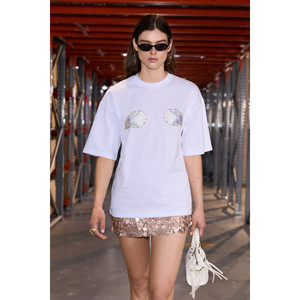 T-shirt pour femme GRIMELANGE OISTY en tissu doux 100% coton biologique imprimé et orné de pierres - Product Image 3