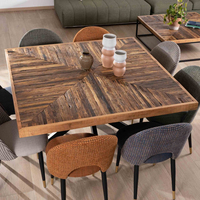 Nouvelle table à manger vintage pour la maison, design industriel moderne, forte demande, en teck massif recyclé d'Asie avec design à bandes et pieds en métal
