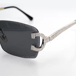 Lunettes noires Lunettes unisexes cloutées de diamants Moissanite Idéal pour porter au quotidien Lunettes de soleil de luxe de créateur - Product Image 5