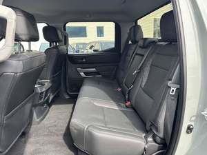 2023 para Tundra SR5 CrewMax Cab 4WD Volante a la Izquierda Emisión Euro IV 50001-75000 Millas 150-200 CV Potencia 200-300 Nm Torque EE. UU. - Product Image 3