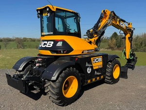 Excavatrice sur pneus JCB 110W PRO Hydradig avec tiltrotateur Steelwrist X12 pour des travaux de terrassement de précision et des chantiers à haute mobilité - Product Image 3