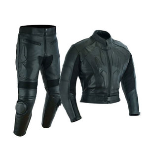 Sentez la force d'un design haut de gamme dans une combinaison de moto en cuir deux pièces Move Freely Combinaison d'équitation en cuir - Product Image 2