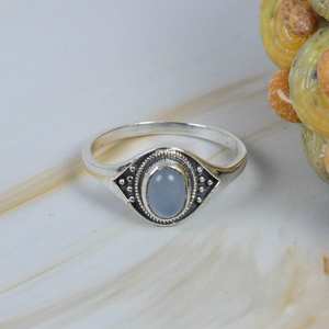 Elegante anillo de Plata de Ley 925 con piedras preciosas de Calcedonia azul y ajuste de bisel de corte brillante ovalado Natural y joyería hecha a mano anillo fino - Product Image 1