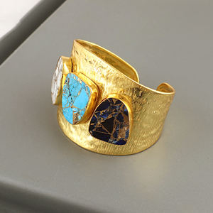 Brazalete de Hip Hop, Brazalete Abierto de Cobre Mohave con Turquesa, Joyería con Baño de Oro de 18k, Textura Martillada, Brazalete de Latón - Product Image 4