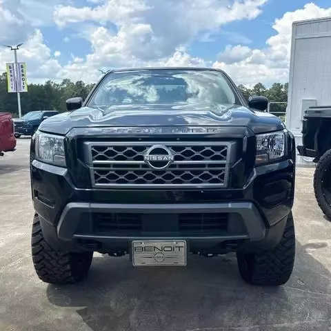 2023 Ni ss an Fro n tier SV