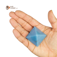 Pyramide en célestine 100% naturelle du Pérou, travail artisanal, pierre précieuse décorative, bonnes vibrations énergétiques pour l'amour et la relaxation