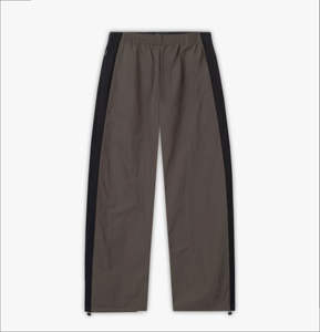 ชุดวอร์มไนลอนคุณภาพสูงสำหรับผู้ชาย ปี 2025 รุ่นใหม่ล่าสุด น้ำหนักเบา กันลม ดีไซน์ทันสมัย ผสมผสานสีสันสวยงาม เหมาะสำหรับการวิ่ง - Product Image 3