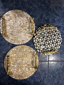 Plateau de service en résine incrusté de nacre florale de taille personnalisée, serpillière en bois exclusive pour le service de thé caractéristique décorative - Product Image 2