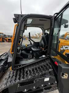 Cargadora compacta de orugas JCB C300T 2025 completamente nueva en stock, lista para enviar desde Austria, alta eficiencia, lista para trabajar - Product Image 4