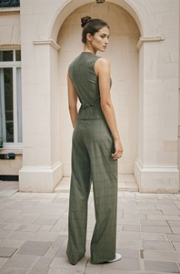 Pantalon olive pour femme, style minimaliste de haute qualité, élégant, imperméable, écologique, en polyester/coton, fabriqué en usine au Vietnam - Product Image 4