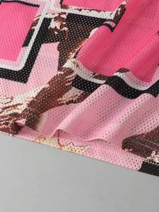 บริการพิมพ์ลายแบบซับลิเมชั่น OEM ปี 2026 เสื้อฟุตบอลแขนสั้นโพลีเอสเตอร์ 100% ผลิตตามสั่งพร้อมโลโก้และหมายเลขแบบย้อนยุค เสื้อตาข่าย - Product Image 6