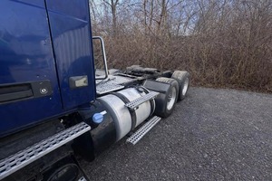 Camión de Carga de Larga Distancia Avanzado VNL64T300 con Cabina Diurna Diseñado para Operación Diaria y Servicios de Transporte Regional - Product Image 3