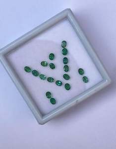 Gema de Esmeralda Natural de Alta Calidad, Piedra Preciosa Verde de 2.70 CTS 3x4, Piedra Suelta para Diseño de Joyería Personalizada - Product Image 2