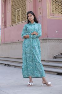 Vestido Casual 100% Algodón con Estampado Floral de Hojas Verdes y Azules en el Cuello y Mangas Largas para Oficina o Salidas - Product Image 3