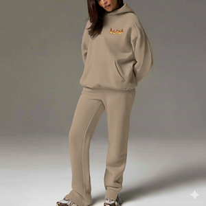 Conjunto de Dos Piezas de Invierno Informal para Mujer, Sudadera Holgada con Capucha y Pantalones Deportivos por Encima de la Rodilla, Estilo Urbano para Uso Diario - Product Image 1