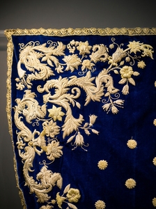 Cape liturgique en velours bleu brodée à la main, broderie lourde dorée, broderie bouillon faite à la main, vêtement d'église personnalisé - Product Image 5