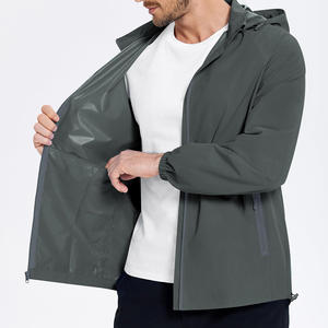 Veste de randonnée imperméable respirante écologique flexible et réglable avec capuche - Product Image 3