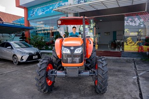 Tracteur agricole Kubota M6040 pour rizières, 60 CV, 4 roues motrices, diesel, pour <span class=keywords><strong>op</strong></span>érations de culture du riz - Product Image 4