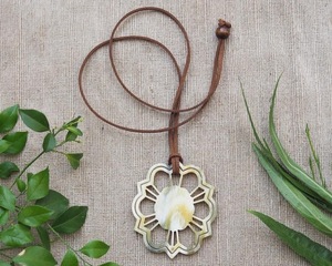 Collar con Colgante de Cuerno de Búfalo, Joyería Tribal Natural y Sostenible para Mujer, Alta Calidad - Product Image 3