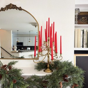 เชิงเทียนโลหะสีทองบนโต๊ะดีไซน์หรูหราทำด้วยมือไม่เหมือนใครสำหรับตกแต่งบ้าน - Product Image 6