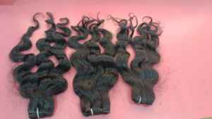 Vague naturelle indienne bouclés vierge Remy cheveux trame faisceaux 20-28-30 pouces longueur matière première Extensions de cheveux humains numéro de modèle - Product Image 2