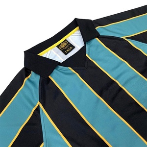 Ensemble de maillots de football vintage de haute qualité, design personnalisé, kits de football par sublimation, impression de logo, vente en gros, hauts et shorts - Product Image 3