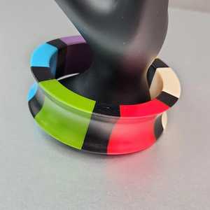 Gemelos hechos a mano personalizados altamente pulidos brazalete de resina de moda de Estilo Vintage para mujeres de la India - Product Image 4