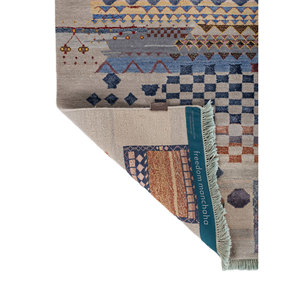 พรมลายเรขาคณิตสีเทาดำ Freedom Manchaha ทำด้วยมือจากขนสัตว์ ไหมไผ่ และไหม สำหรับตกแต่งห้องนั่งเล่น-Les-1386 - Product Image 5