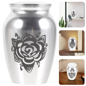 Urna Funeraria de Aluminio Estilo Americano Pintada en Plata con Grabado Floral, Duradera y Ecológica - Product Image 3