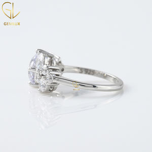 แหวนหมั้นเพชรแบบกระจายสีทอง14K สำหรับผู้หญิง VVS เจียระไนทรงกลม2 CT ดีไซน์ทันสมัย - Product Image 5