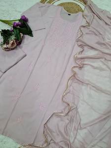 Vente en gros Ensemble Kurti en coton bio avec dentelle Dupatta | S-XXL à porter ethnique brodé de haute qualité, bon marché en vrac - Product Image 2