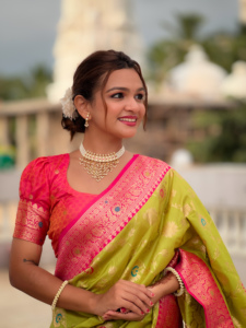 Hermoso Sari Banarasi con retoque de Meenakari tejido Zari - Product Image 5