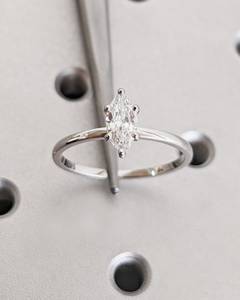 Marquise Shape Lab Grown Diamond Solitaire Bagues de fiançailles et d'anniversaire Bagues en or blanc pur 14K Bagues faites à la main Design minimaliste - Product Image 4