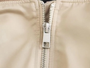 Blouson aviateur universitaire en satin d'hiver tendance pour femmes avec broderie personnalisée grande taille veste polaire XS élégante remplie de coupe-vent - Product Image 4