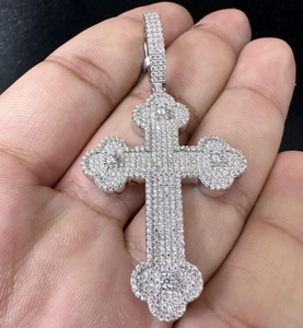 Pendentif de luxe personnalisé en argent sterling 925 avec croix sertie de diamants Moissanite VVS pour homme et femme - Product Image 1
