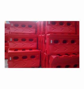 Barrera de soplado de tráfico M65 de impacto de grado de Ingeniero reflectante llena de agua de plástico de alta calidad para una seguridad vial mejorada - Product Image 2