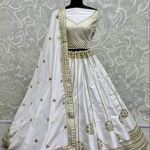 Lehenga choli ปาร์ตี้ที่มีการเย็บปักถักร้อย zari ทำงานและ dori - Product Image 1