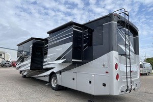 ผู้จำหน่ายรถบ้านมือสอง Jayco Precept Class A ปี 2025 รุ่น 36C พร้อมเครื่องยนต์แก๊สสำหรับขาย - Product Image 4